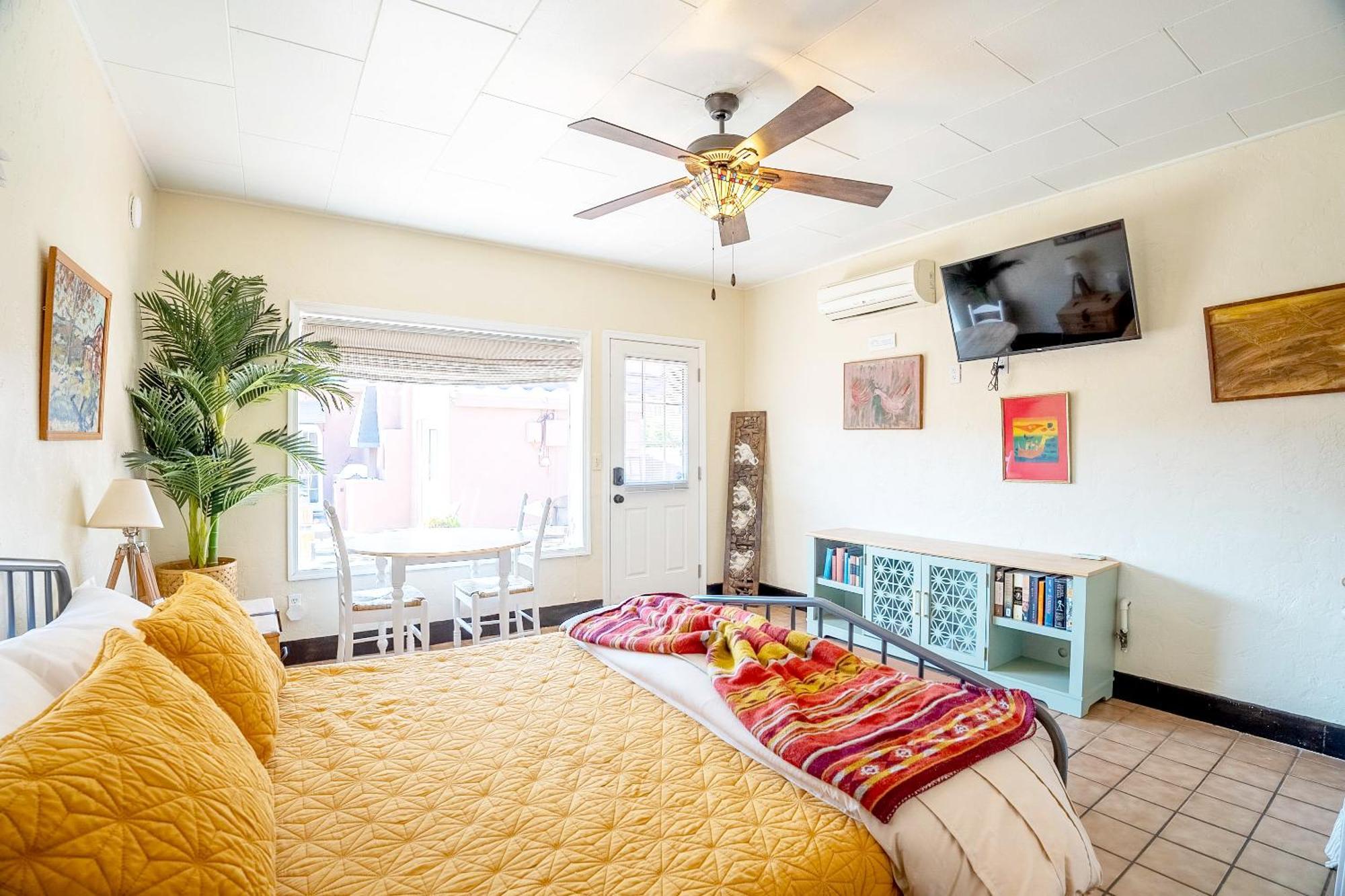 Historic 2 Blocks From The Uofa, Summer Rates! Сasa de vacaciones *